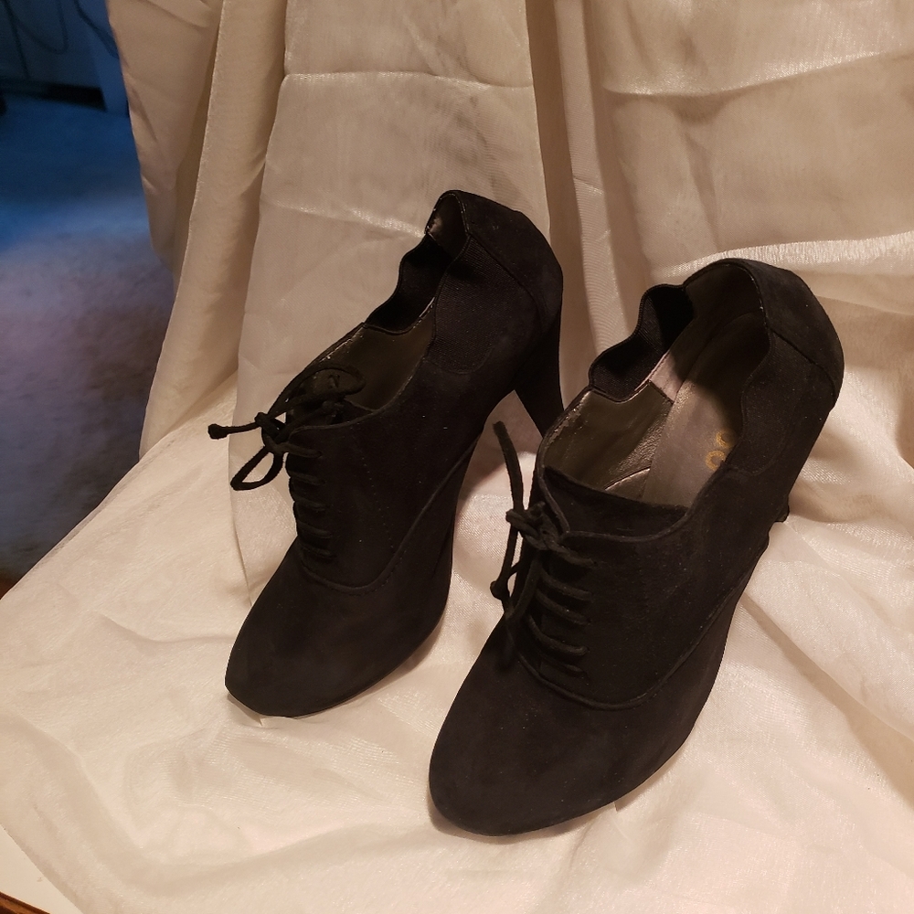 Black suede high heel,b